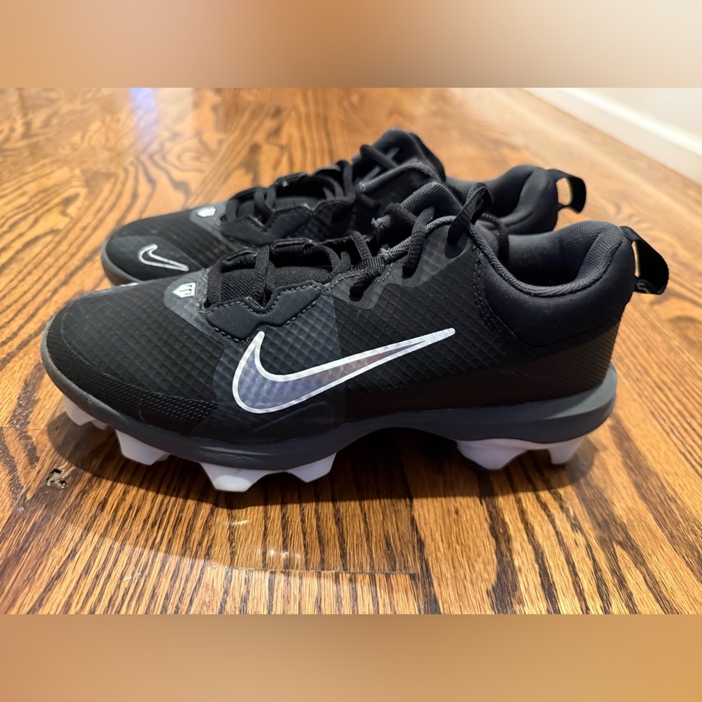 Nike Mike Trout baseball cleats.  Men/boys size 7.